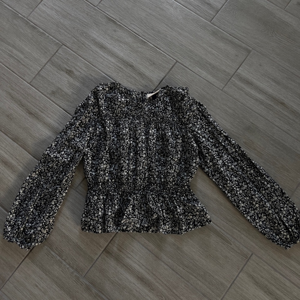 Universal Thread Black and White Floral Blouse